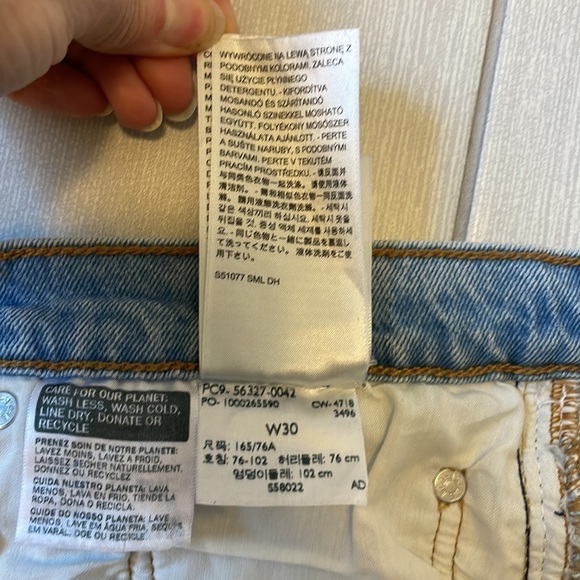 Sz30 Levi’s 501 Denim shorts Light Wash, Frayed hem, Button Fly EUC - Picture 10 of 10